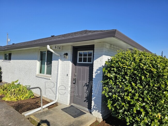 Photo - 616 NE Anderson St