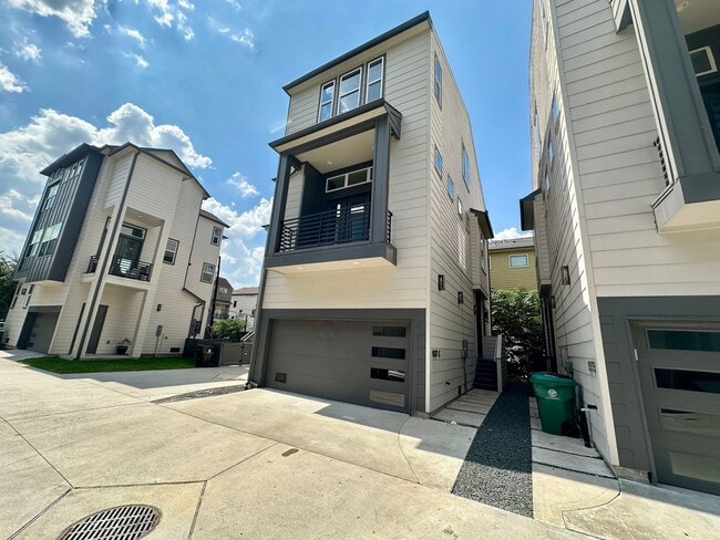 Photo - For Lease | 3 Bed, 2 Bath | 2,139 Sq Ft | ...