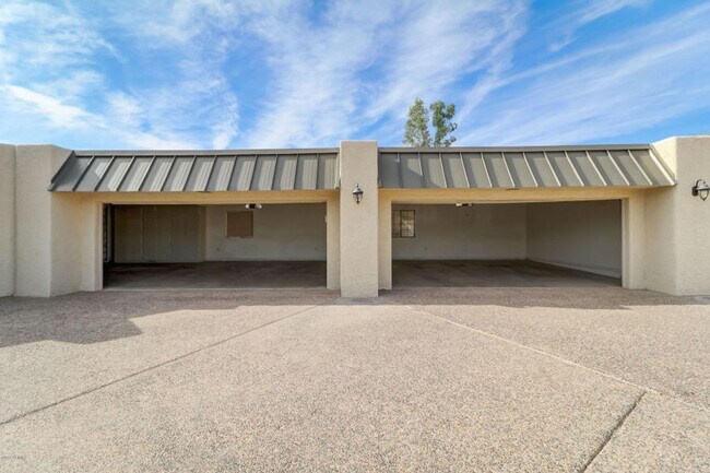 Photo - Beautiful 5 bed/4 bath + Den in Desirable Paradise Valley