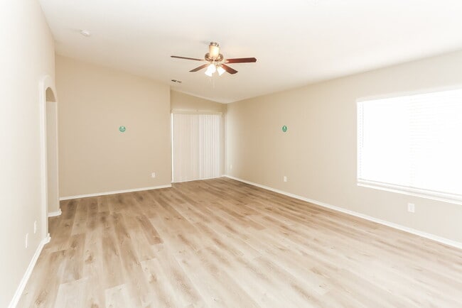 Photo - 4917 Stormy Ridge St