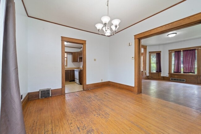 513 W 22nd St