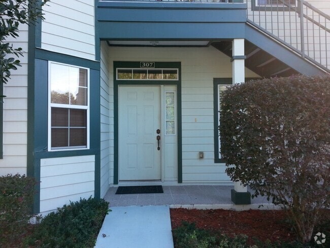 Building Photo - 231 NE 28th Ave Rental