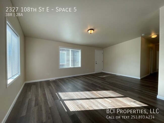 Photo - 2327 108th St E Unidad Space 5