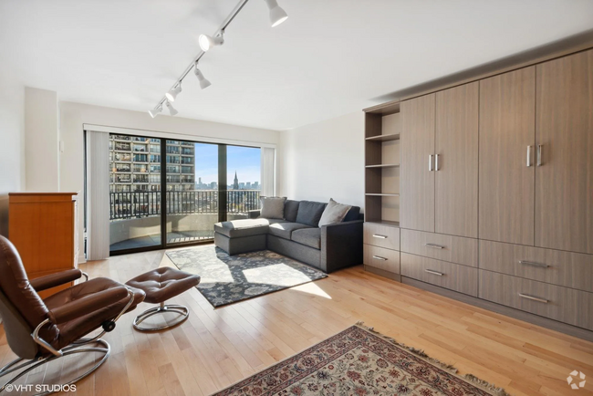 Building Photo - 2020 N Lincoln Park W Unit 12L Rental