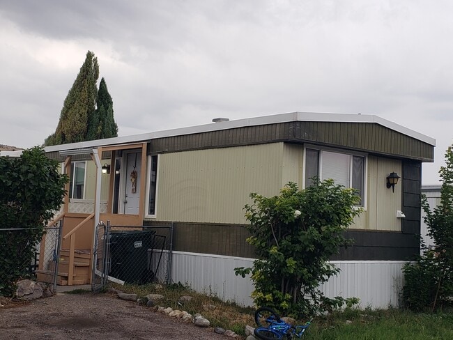Photo - 121 Teakwood St