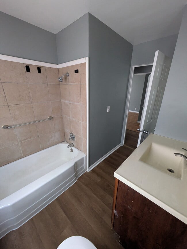 Photo - 4405 Silvis Rd