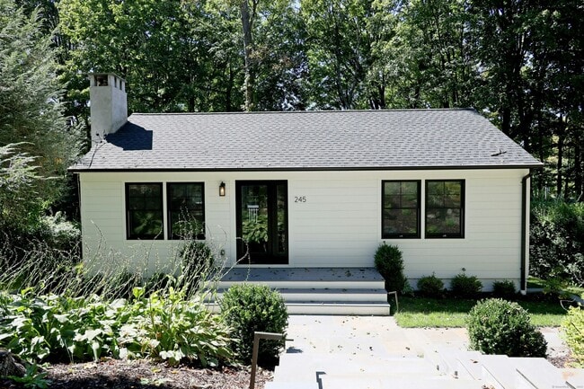Building Photo - 245 Great Hill Rd Rental