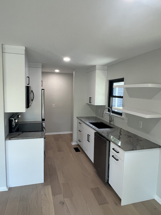 Photo - 220 Eveningside Dr