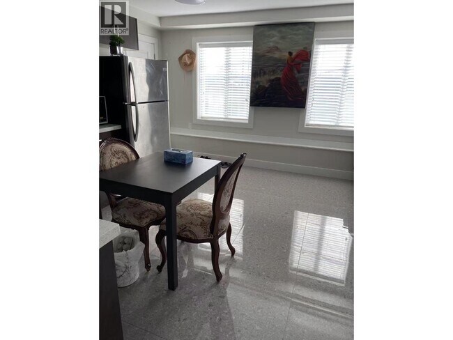 Photo - 3254 E 6th Ave