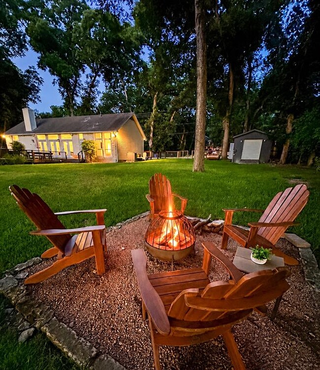 2910 Edgewater Dr