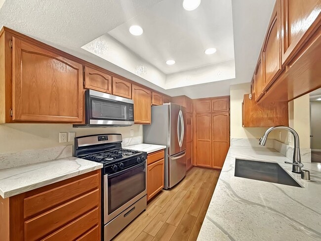 Building Photo - Great 2 bed/2bath condo w/AC, detached garage, and solar! Unit 16