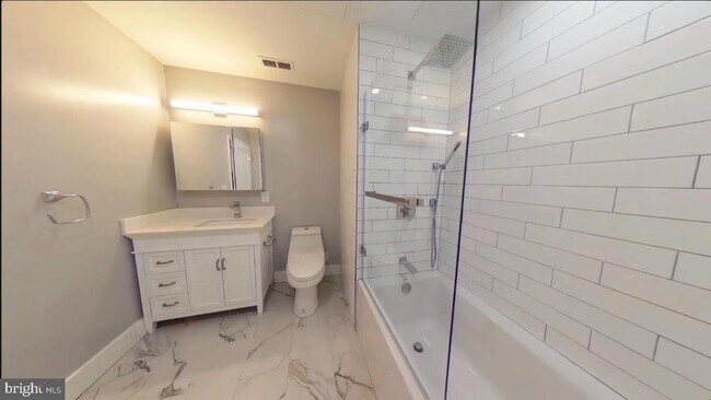 Photo - 150 S Independence Mall W Unidad 802