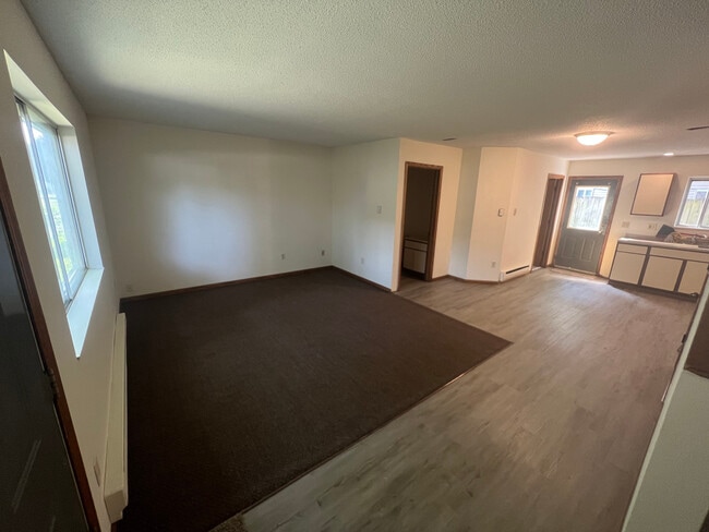 Photo - 2015 Miller St