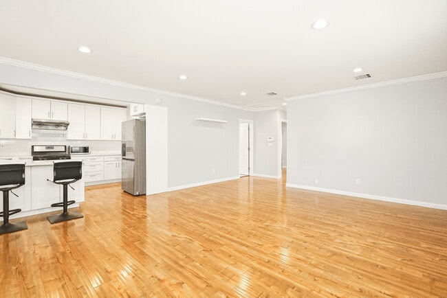 Photo - 6528 Beeman Ave