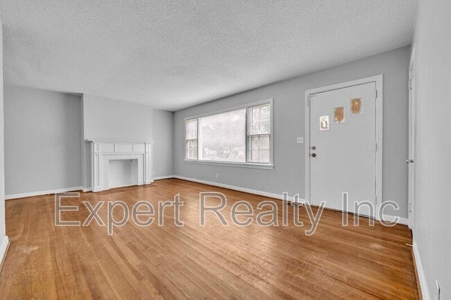 Photo - 920 Parkway Dr