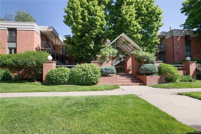 Photo - HIGHLY DESIRABLE West Pearl 2 Bed 1 Bath Top Floor Condo-Available August 5th!