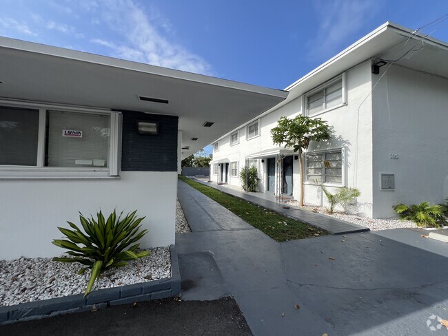 Building Photo - 2030 Apartments