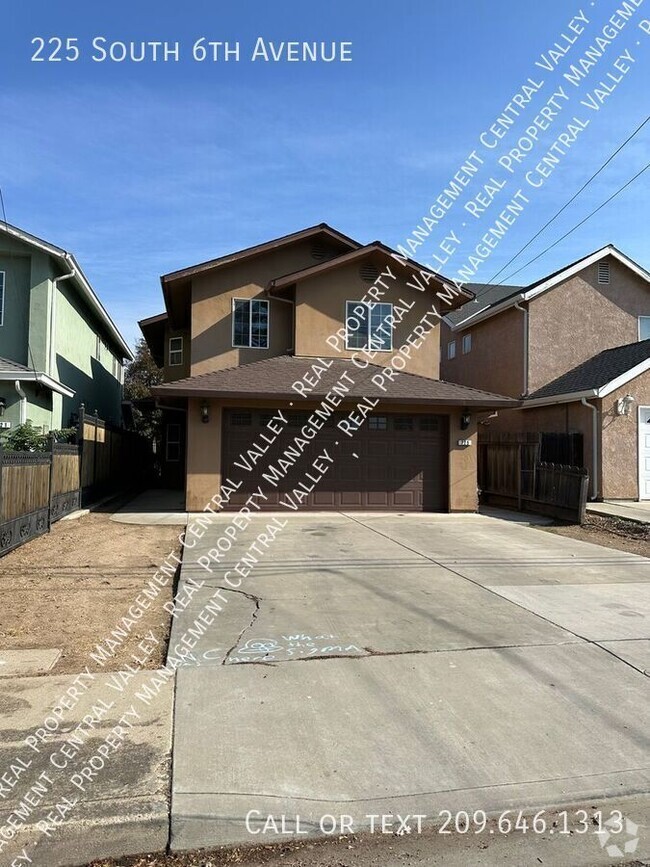 Building Photo - Oakdale Like New 3 Bedroom 2 Bath 2 Car Ga... Rental