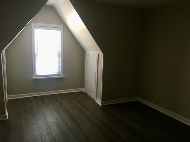 Photo - *** Duplex Style Apartment * Pet Friendly * Renovated * Available Now * Granite Counters * Stainl... Unidad 122