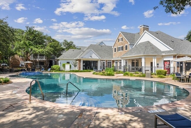 Building Photo - Lantower Round Rock