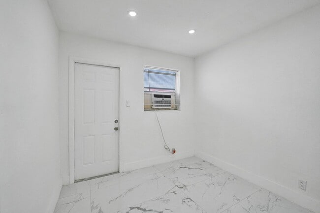 Photo - 105 NW 14th Way