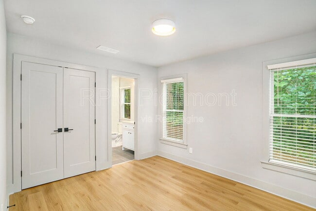 Photo - 1081 Hill St SE