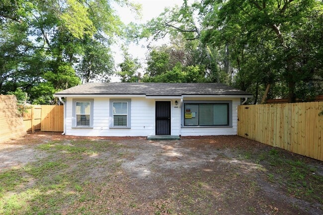 Building Photo - 1065 Winthrop St Rental