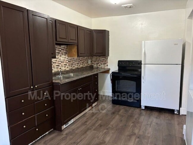 Building Photo - 752 Irving St Unit 752 Apt 4