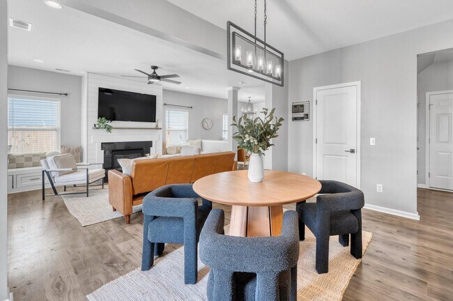 Photo - 454 Fox Sparrow Ct