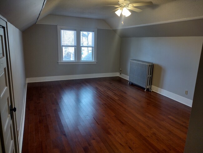 Photo - 216 E 2nd St Unidad 216 1/2 E 2nd St