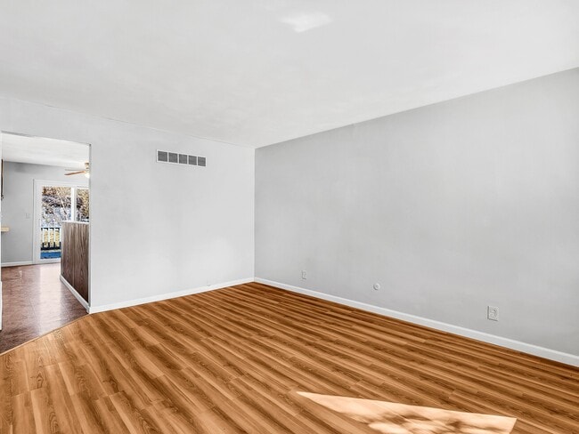 Photo - 106 Britanna Dr