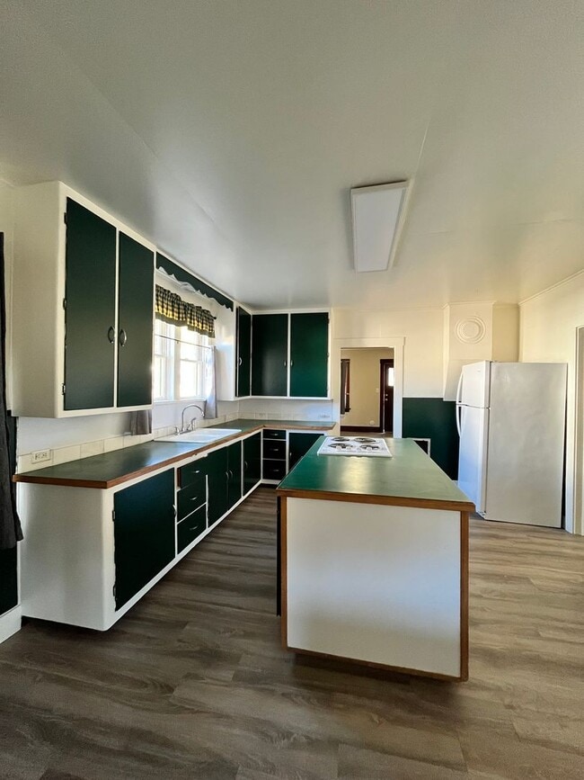 Building Photo - 2 bedroom, 1 bath house located in Mullan,...