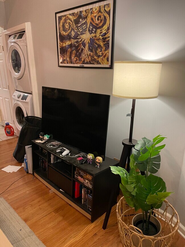 Photo - 1388 E St NE