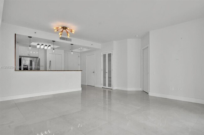Photo - 808 Brickell Key Dr Unidad 3007