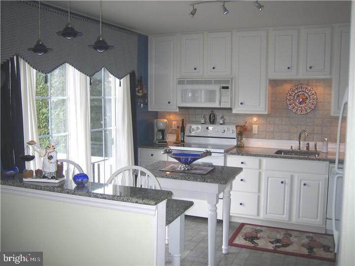 Photo - 5002 Essex Ln