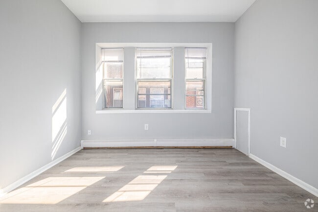2BR, 1BA - 950SF