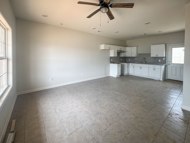 Photo - Recently Renovated 2 Bedroom 1 Bath Apartm... Unidad 111-A