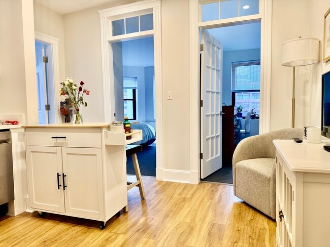 Photo - 829-833 Beacon Unit 5D Unit 5D