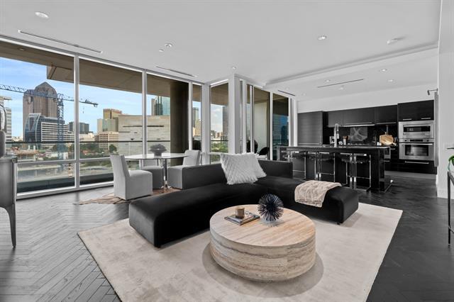 Photo - 2408 Victory Park Ln Unit 736