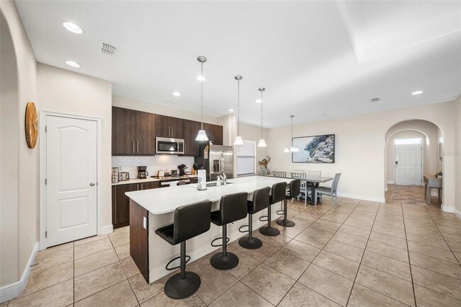 Photo - 199 Macaulay's Cv