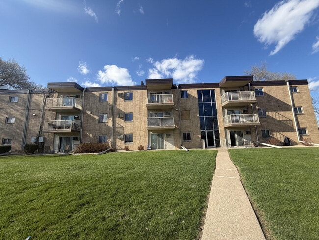 Building Photo - Beautiful 1-bed, 1-bath condo in St. Anthony Unit #106 A