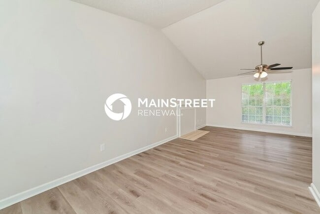 Photo - 3 Bedroom Pet-Friendly Home in KNOXVILLE, TN with Main Street Renewal