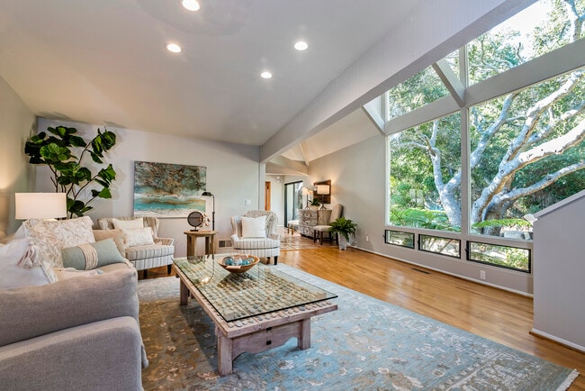 Building Photo - 548 San Ysidro Rd