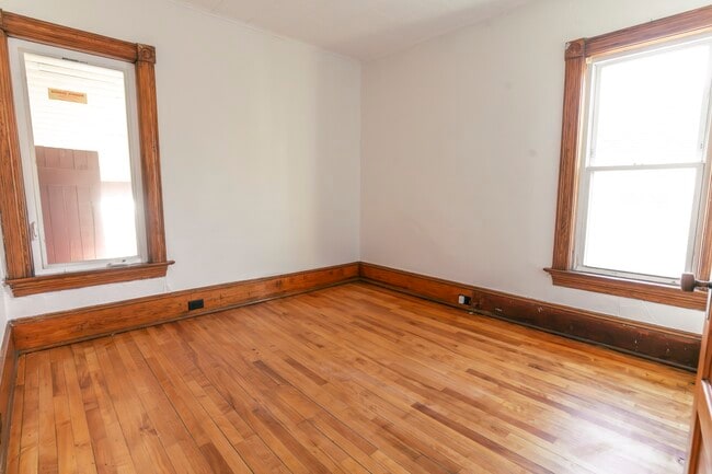 Dormitorio - 167 N Union St