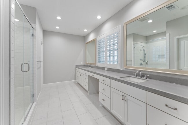 Photo - 114 Magnolia Grn St