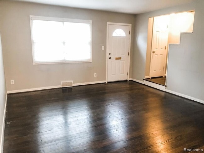 Photo - 721 N Eton St