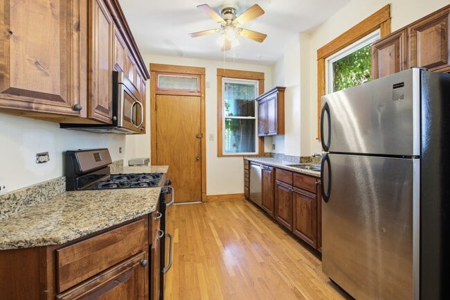Photo - 1213 W Addison St Unit 2
