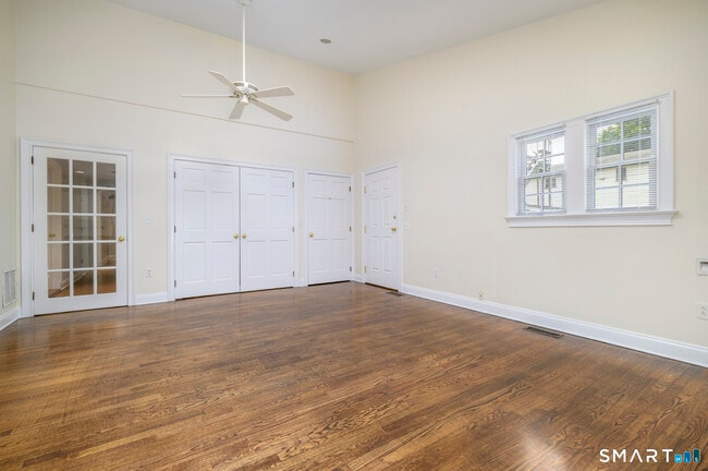Photo - 18 Elm Tree Pl Unit 1st floor