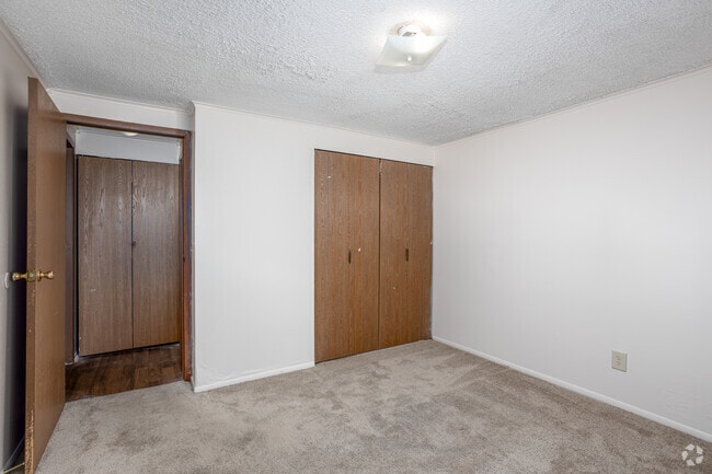 1BR, 1BA - 676SF - Bedroom