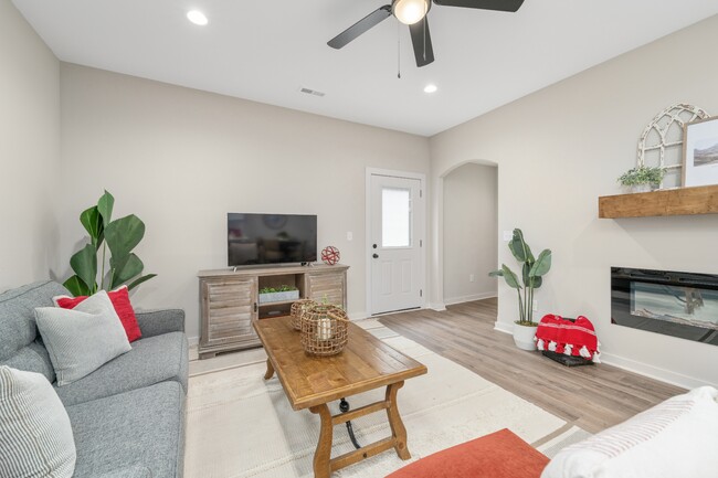 Photo - 701 W 50th St S